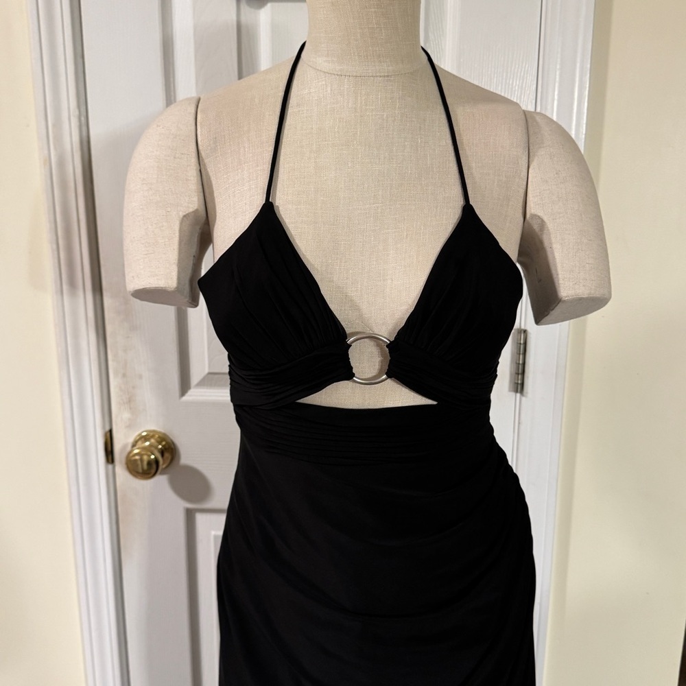 Mac Duggal Black Ring Cutout Halter Gown – Size 2 Formal Wedding Guest Black Tie - Picture 4 of 12